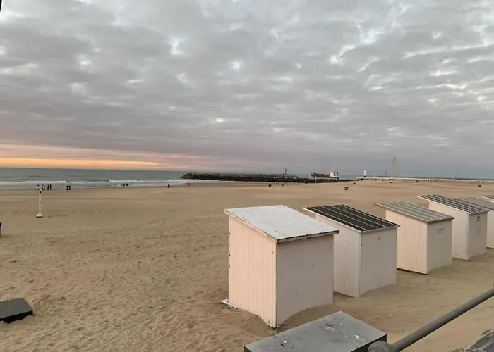 In Near The 公寓 *